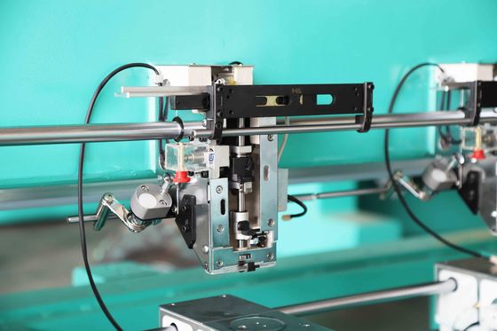 1200RPM Máquina de bordado de computador de 12 cabeças para tecidos e roupas