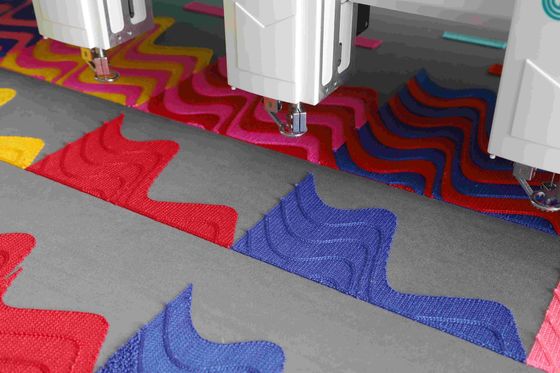 Home / Máquina de bordado de chenille multi-cabeça com computador de tela grande