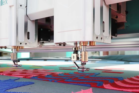Máquina de bordado de chenille de 1000 rpm 6 agulhas 15 cabeças Máquina de bordado automático computadorizada