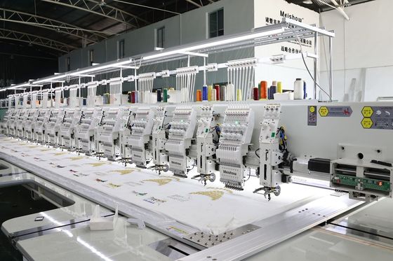 Máquina de bordado de fita de versatilidade 220V 380V Máquina de bordado personalizada
